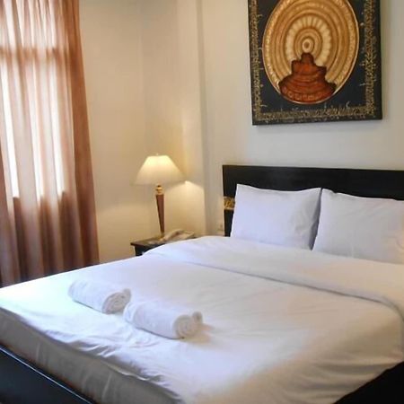 The Bang Khun Phrom Suites Μπανγκόκ Εξωτερικό φωτογραφία