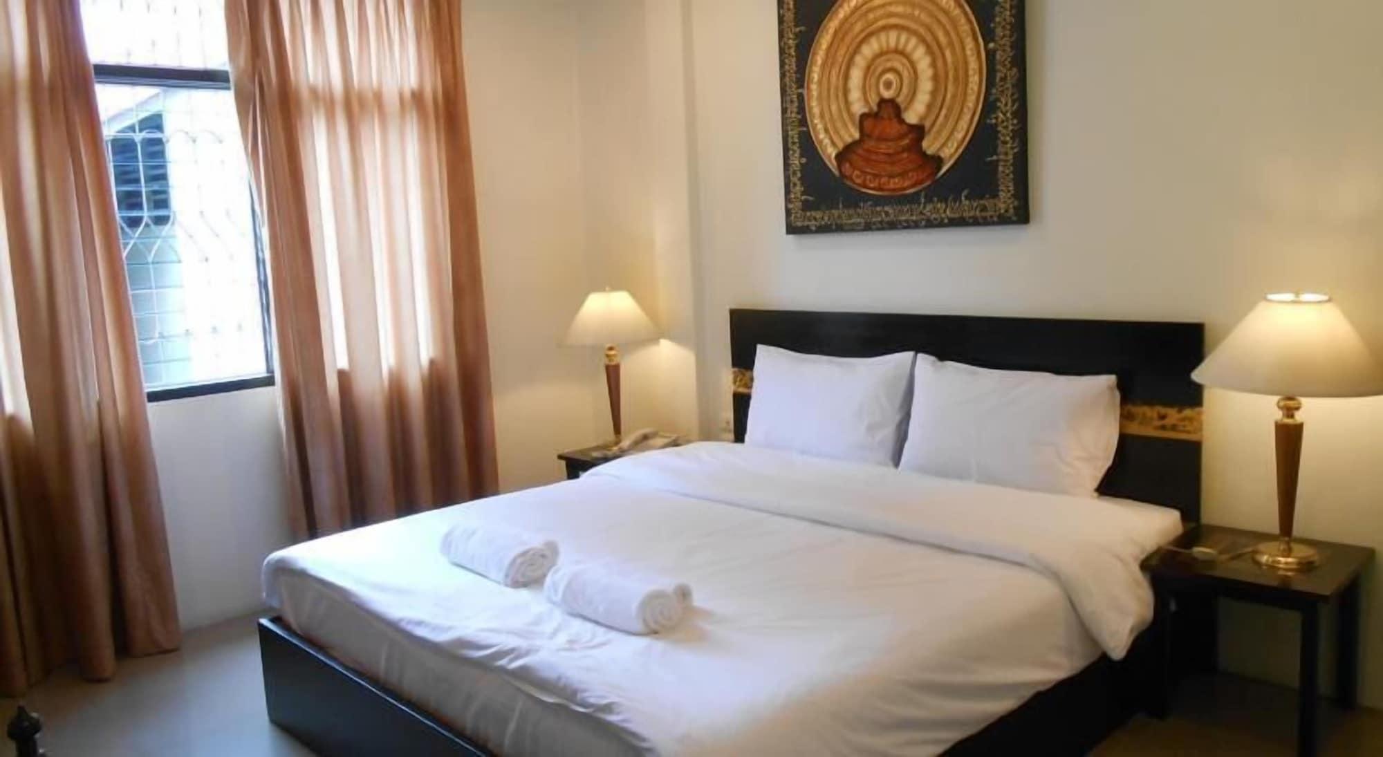 The Bang Khun Phrom Suites Μπανγκόκ Εξωτερικό φωτογραφία