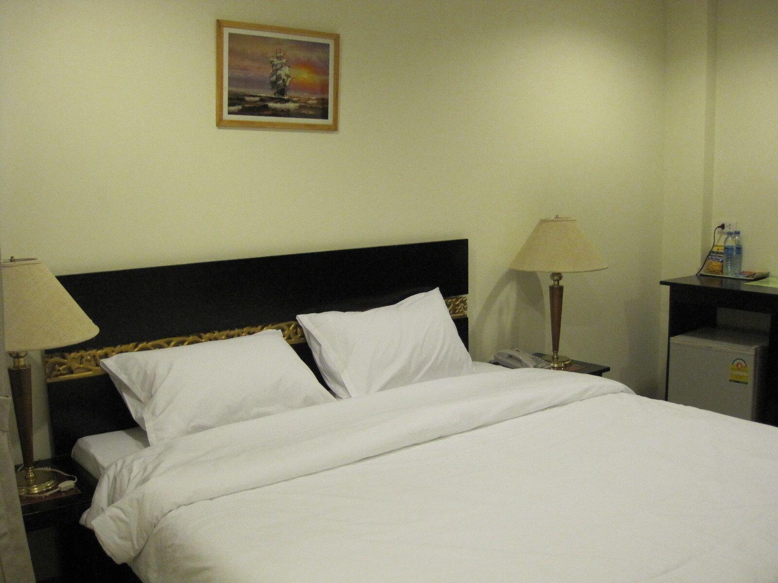 The Bang Khun Phrom Suites Μπανγκόκ Εξωτερικό φωτογραφία