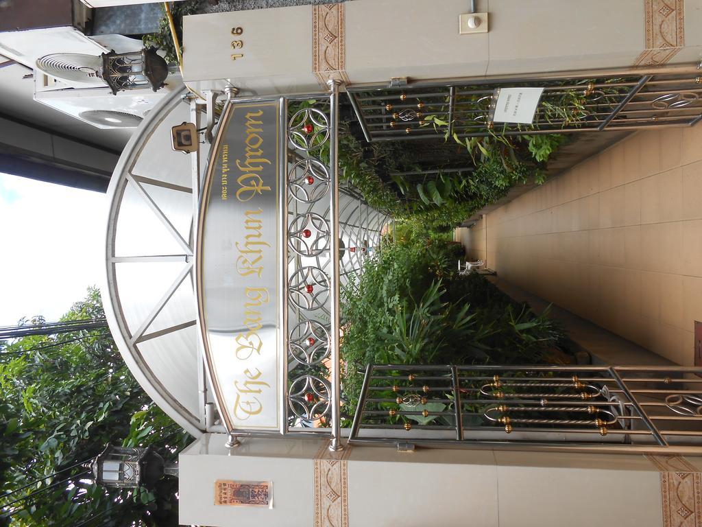 The Bang Khun Phrom Suites Μπανγκόκ Εξωτερικό φωτογραφία