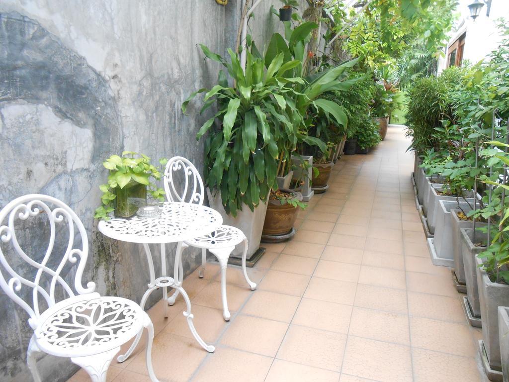 The Bang Khun Phrom Suites Μπανγκόκ Εξωτερικό φωτογραφία