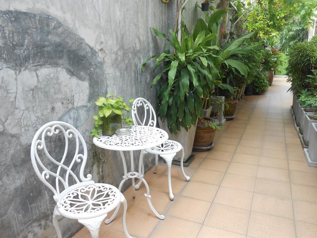 The Bang Khun Phrom Suites Μπανγκόκ Εξωτερικό φωτογραφία