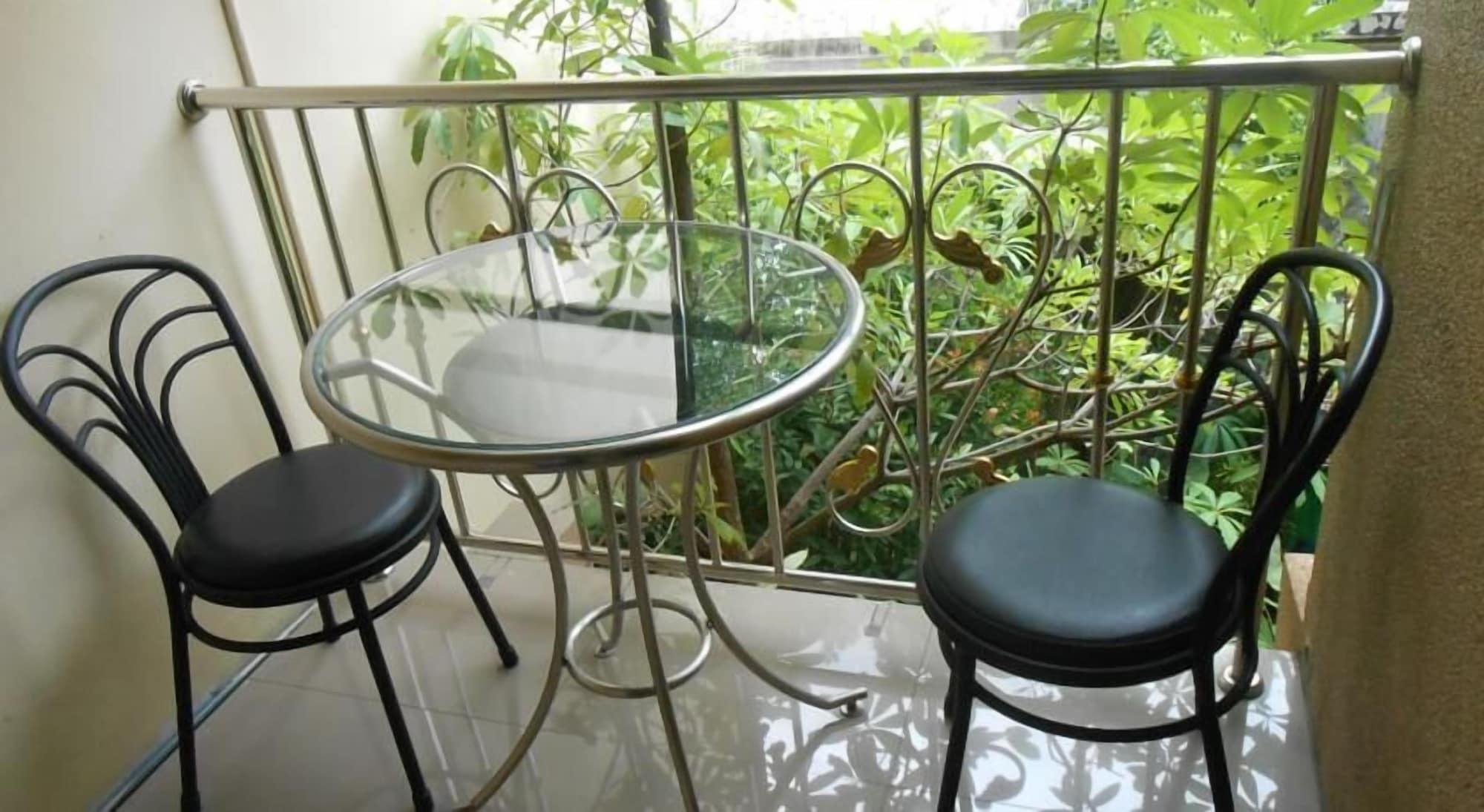 The Bang Khun Phrom Suites Μπανγκόκ Εξωτερικό φωτογραφία