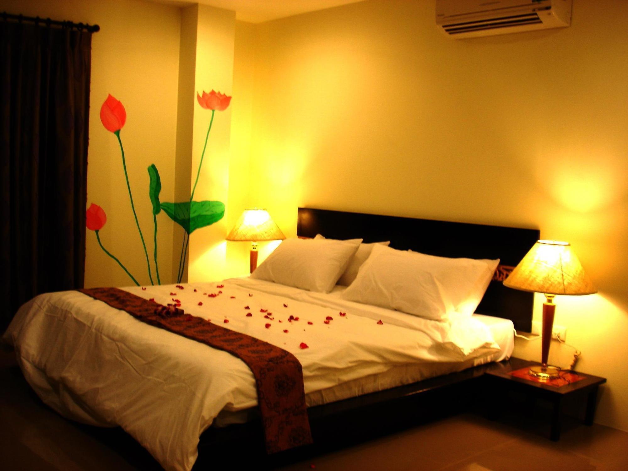 The Bang Khun Phrom Suites Μπανγκόκ Εξωτερικό φωτογραφία