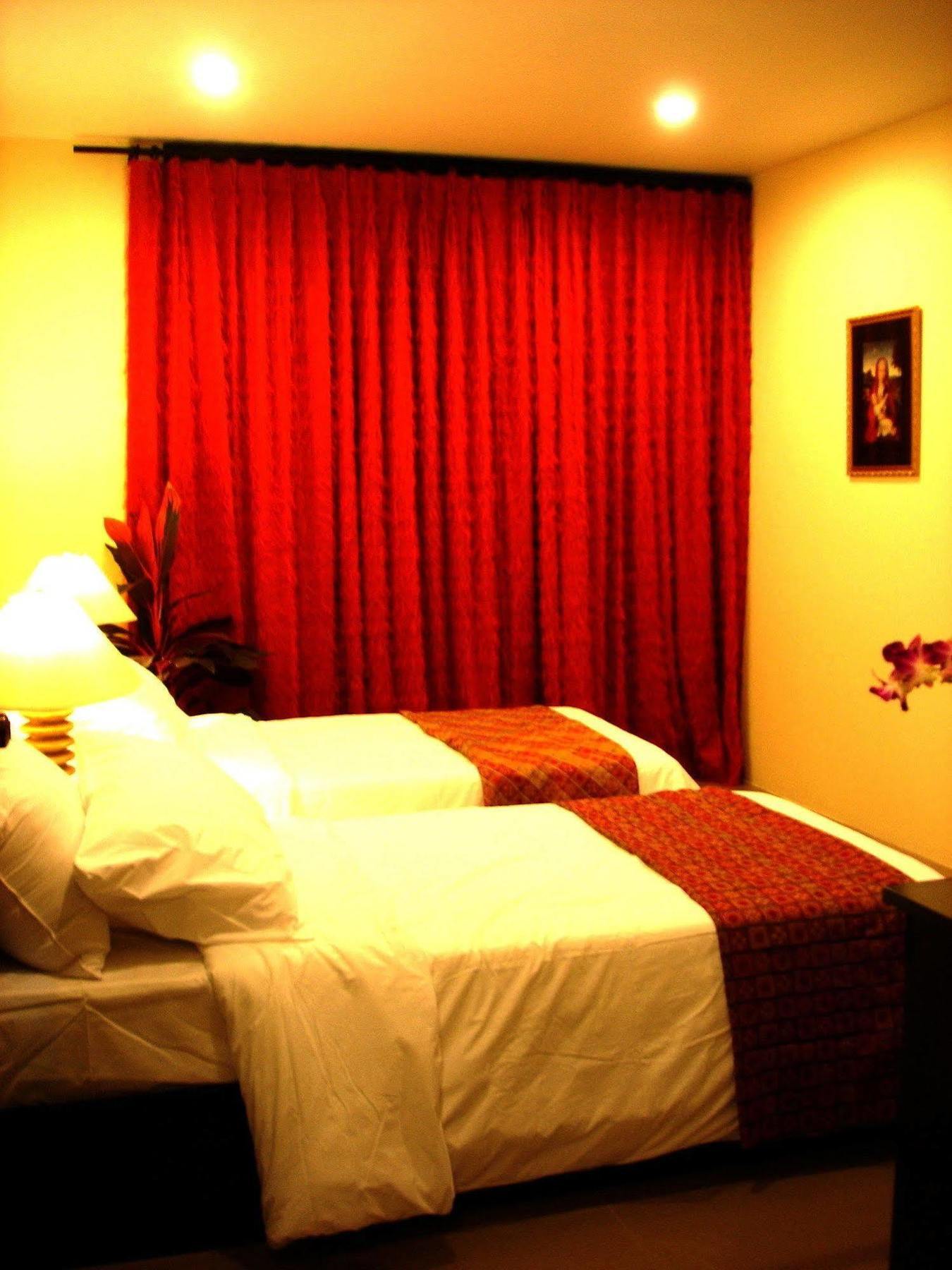 The Bang Khun Phrom Suites Μπανγκόκ Εξωτερικό φωτογραφία