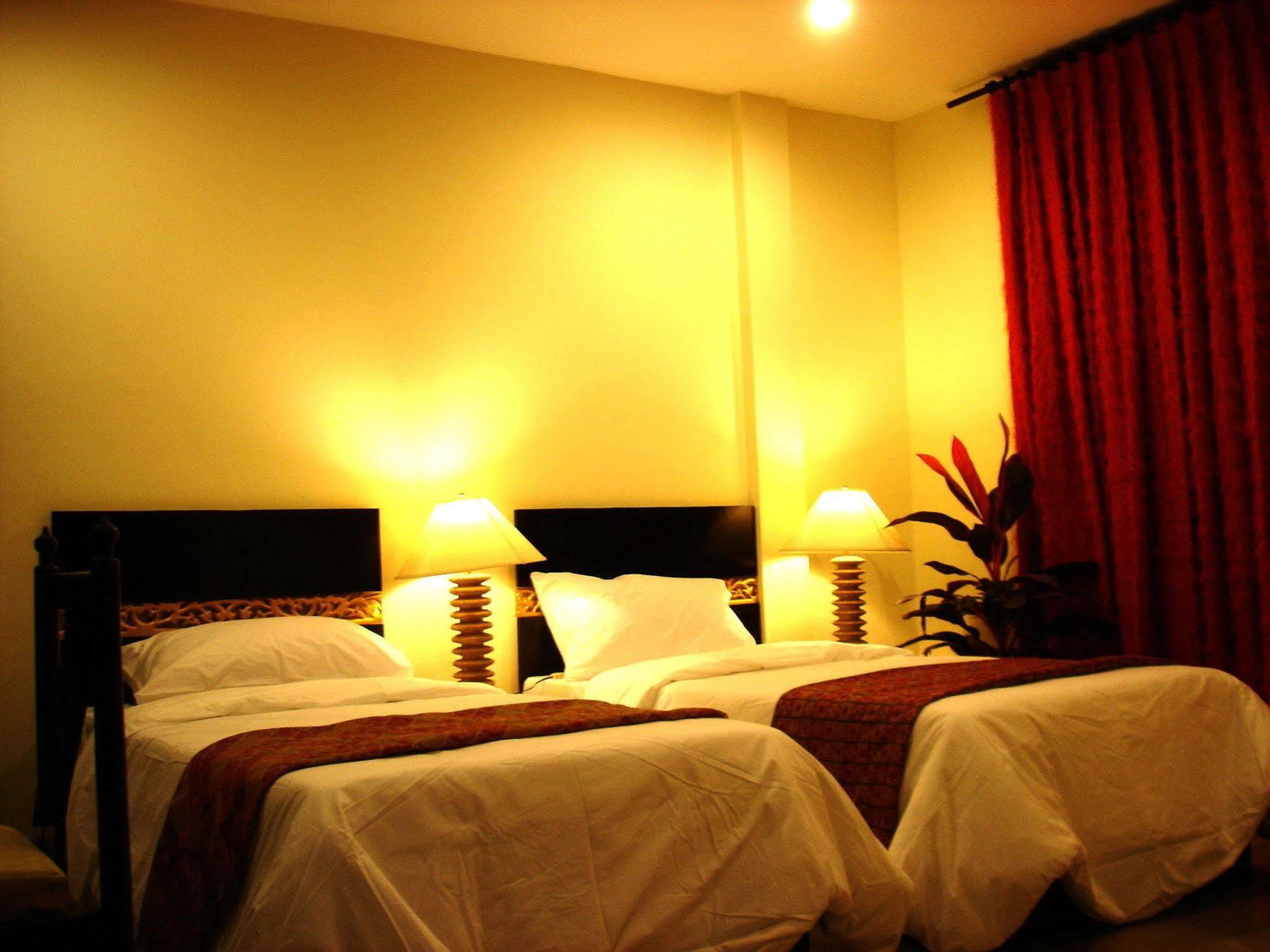 The Bang Khun Phrom Suites Μπανγκόκ Εξωτερικό φωτογραφία