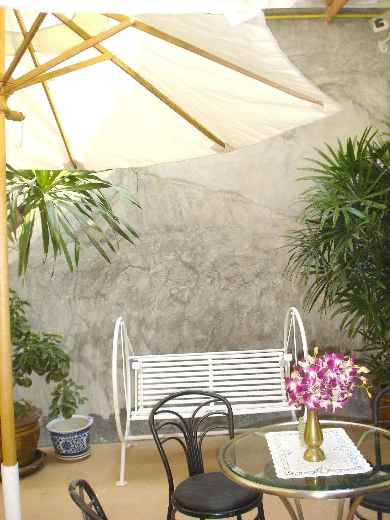 The Bang Khun Phrom Suites Μπανγκόκ Εξωτερικό φωτογραφία