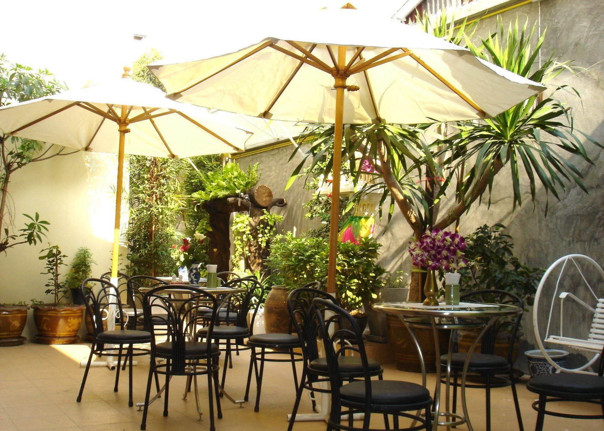 The Bang Khun Phrom Suites Μπανγκόκ Εξωτερικό φωτογραφία